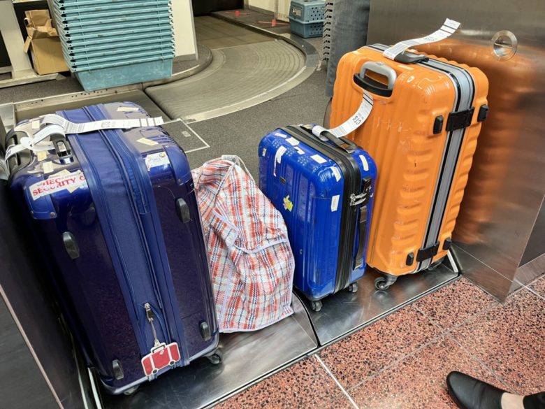 旅先でスーツケースが故障！？スーツケースを買い替え処分するにはどうしたらいいの？！